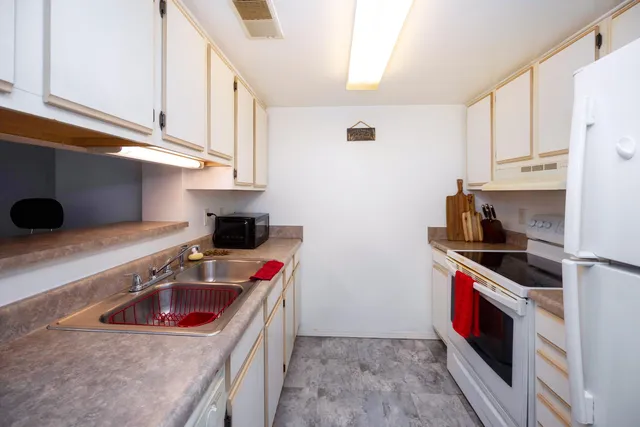 $192,780 | 2120 Stone School Circle, Ann Arbor, MI 48108