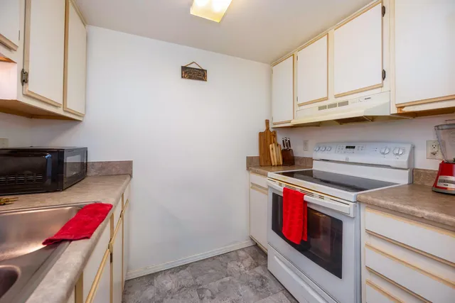 $192,780 | 2120 Stone School Circle, Ann Arbor, MI 48108