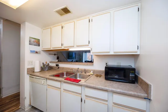 $192,780 | 2120 Stone School Circle, Ann Arbor, MI 48108