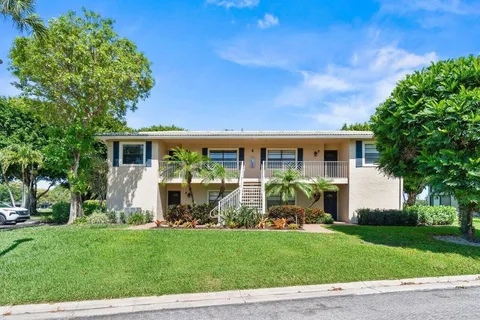 $109,900 | 4 Stratford Drive East, Unit B, Boynton Beach, FL 33436