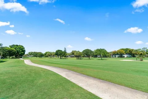 $109,900 | 4 Stratford Drive East, Unit B, Boynton Beach, FL 33436