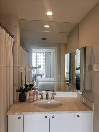 $4,200 | 901 Brickell Key Boulevard, Unit 2701, Miami, FL 33131