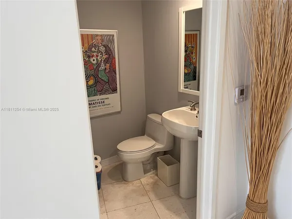 $4,200 | 901 Brickell Key Boulevard, Unit 2701, Miami, FL 33131