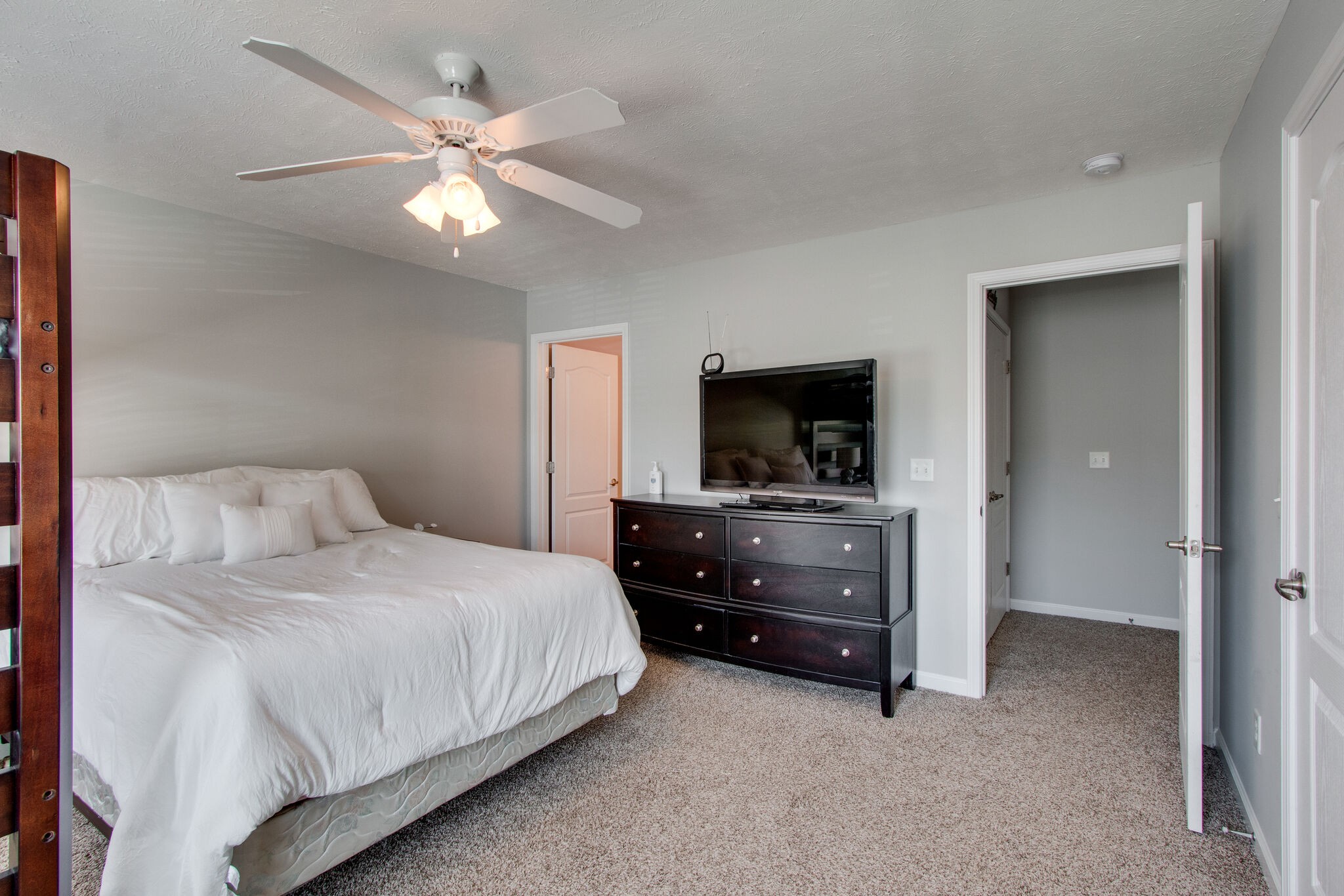 284 Meigs Drive, Unit D24 Murfreesboro, TN 37128 - Photo 12 of 16 a bedroom with a bed and a flat screen tv