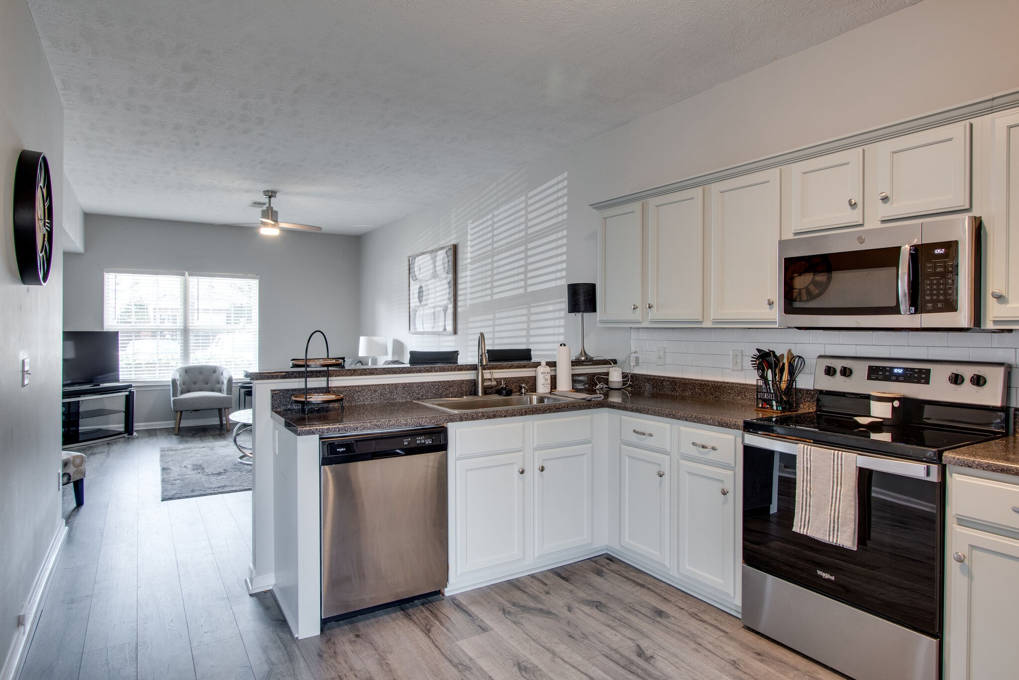284 Meigs Drive, Unit D24 Murfreesboro, TN 37128 - Photo 6 of 16 a kitchen with a sink stove and cabinets