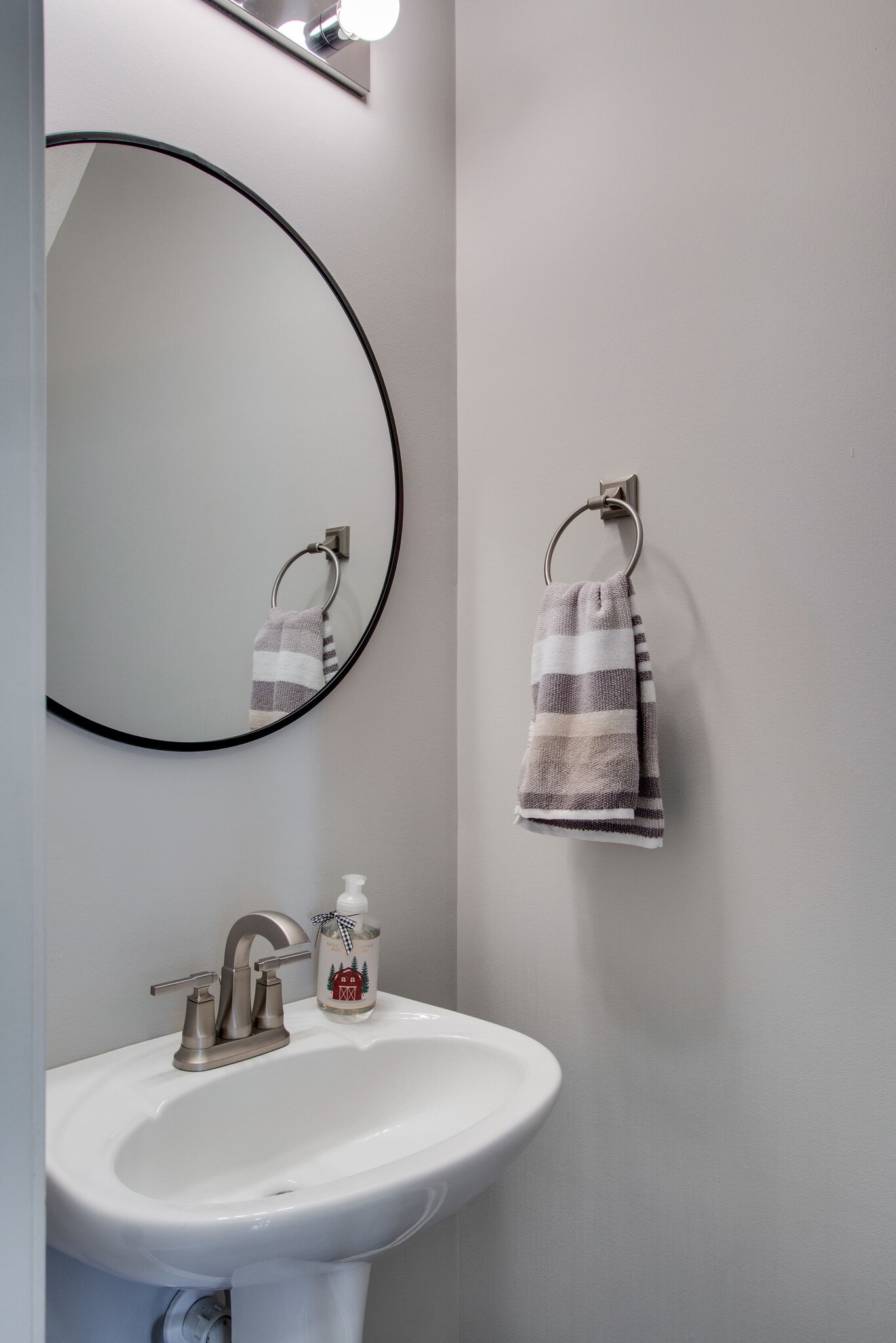 284 Meigs Drive, Unit D24 Murfreesboro, TN 37128 - Photo 10 of 16 a bathroom with a sink and mirror