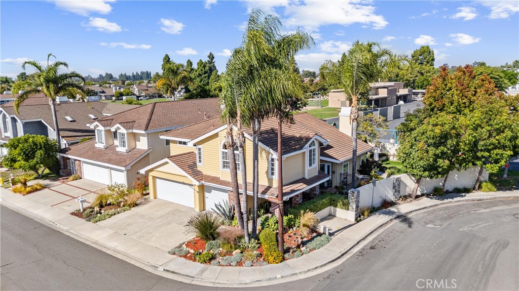 a view of a house with outdoor space