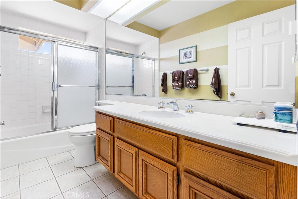 39 Foxboro Irvine, CA 92614 - Photo 19 of 32 Upstairs Bathroom