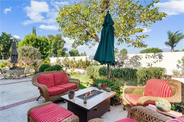 a view of living room with patio furniture and garden