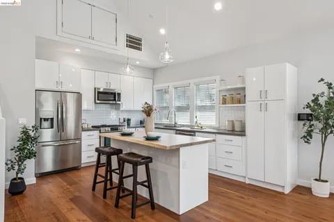 $1,095,000 | 3424 Richmond Boulevard, Oakland, CA 94611