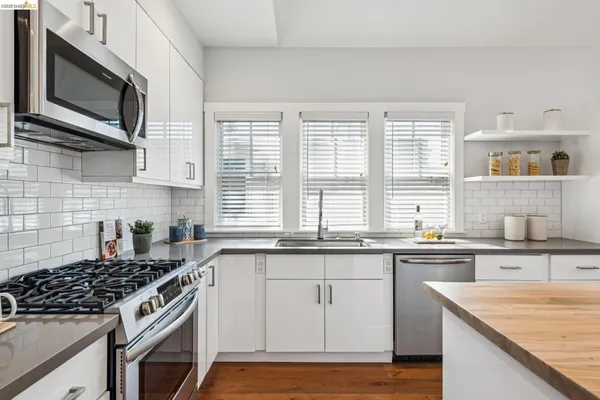 $1,095,000 | 3424 Richmond Boulevard, Oakland, CA 94611