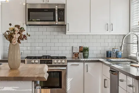 $1,095,000 | 3424 Richmond Boulevard, Oakland, CA 94611