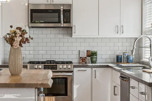 $1,095,000 | 3424 Richmond Boulevard, Oakland, CA 94611