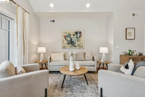 $1,095,000 | 3424 Richmond Boulevard, Oakland, CA 94611