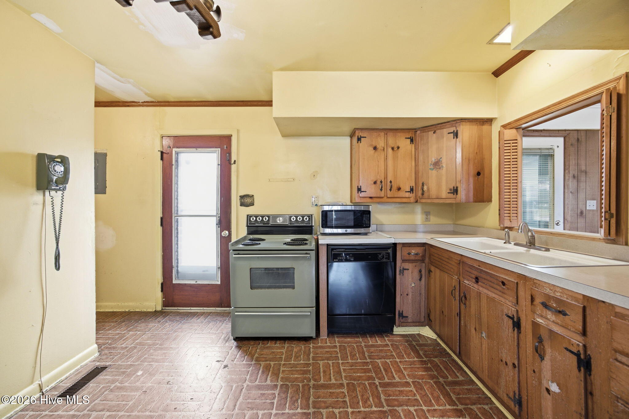 1495 Northside Road Elizabeth City, NC 27909 - Photo 3 of 10 13-web-or-mls-bls_0011