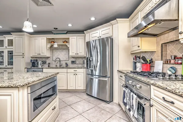 $699,999 | 12 Naugatuck Avenue, Unit A7, Milford, CT 06460