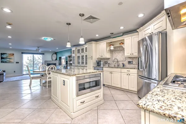 $699,999 | 12 Naugatuck Avenue, Unit A7, Milford, CT 06460