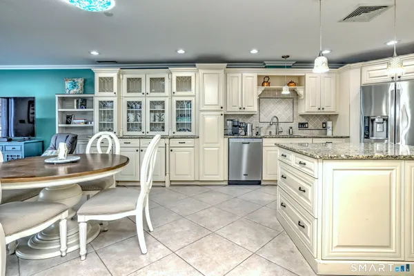 $699,999 | 12 Naugatuck Avenue, Unit A7, Milford, CT 06460