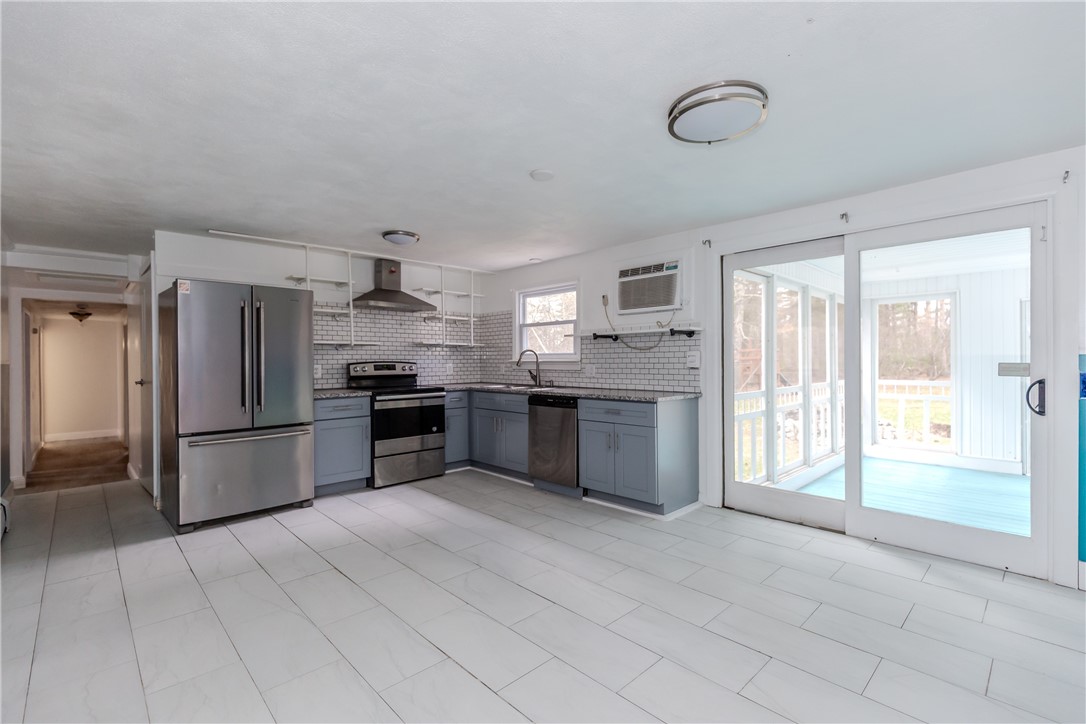 1150 Plainfield Pike Coventry, RI 02827 - Photo 4 of 30