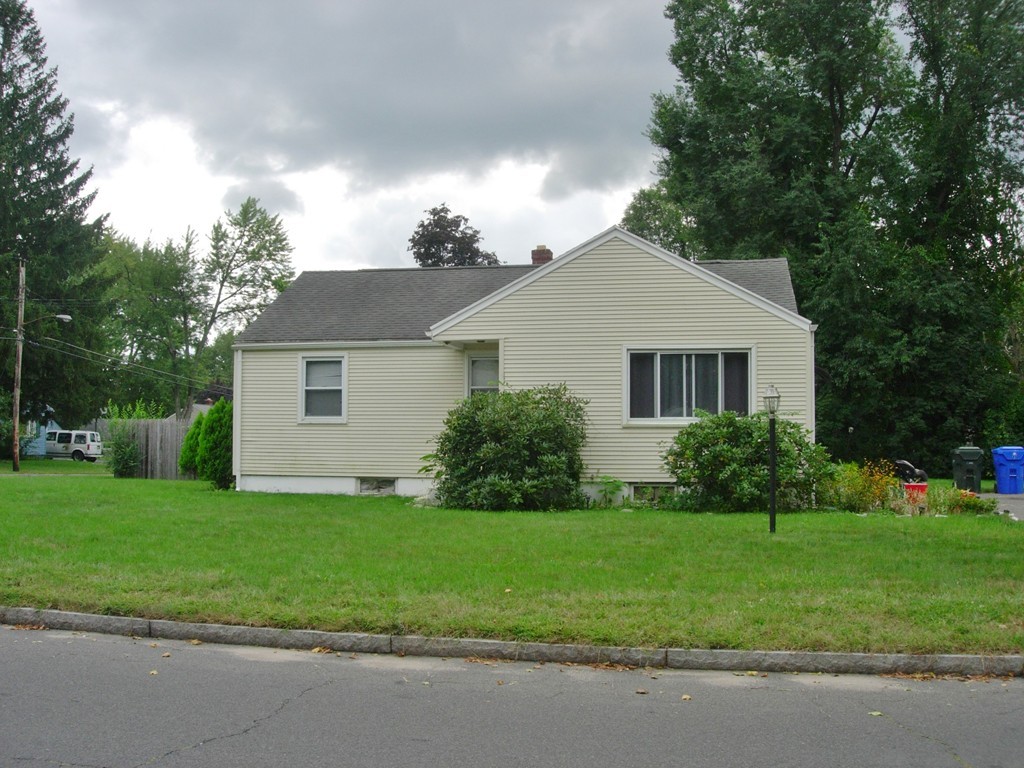 21 Cherokee Drive Springfield, MA 01109 - Photo 2 of 10