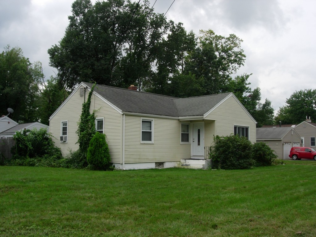 21 Cherokee Drive Springfield, MA 01109 - Photo 3 of 10