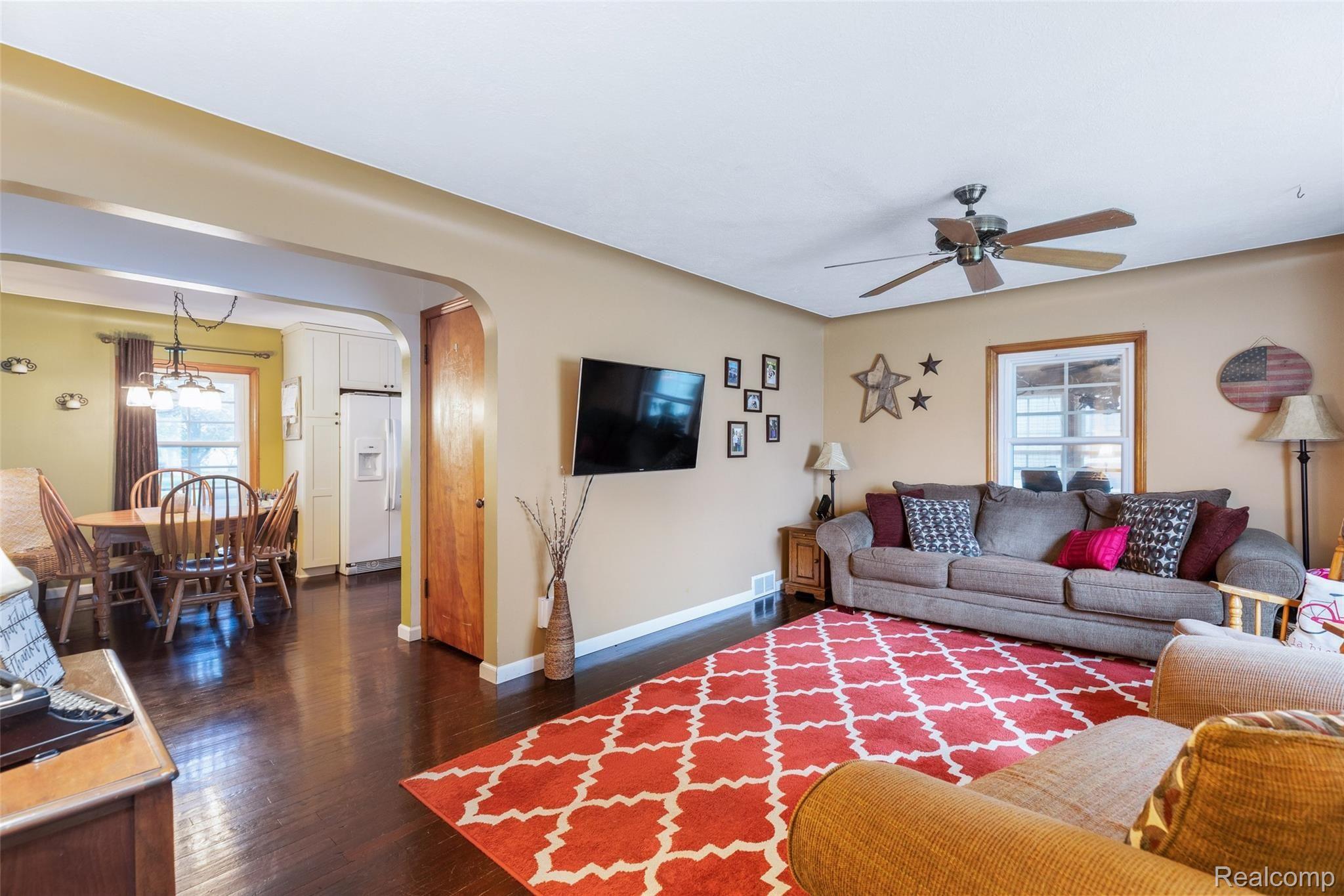 7398 Hatchery Road Waterford, MI 48327 - Photo 6 of 26 Living room and dining room