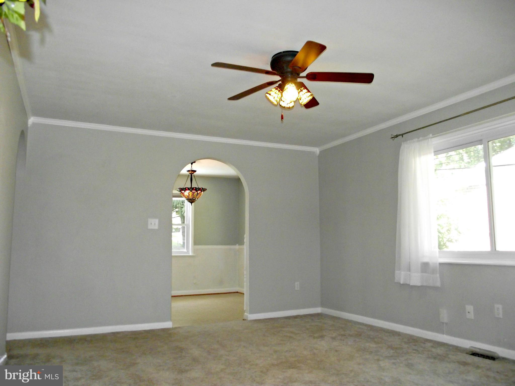 605 Fairmount Road Linthicum, MD 21090 - Photo 4 of 25 Living Room
