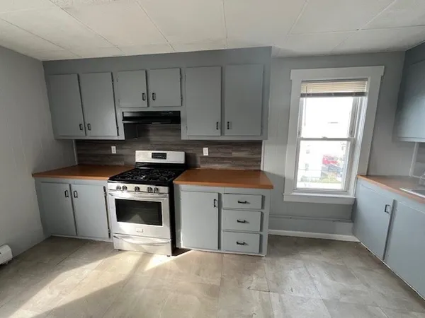 $1,450 | 67 Flint Street, Unit 3R, Fall River, MA 02723
