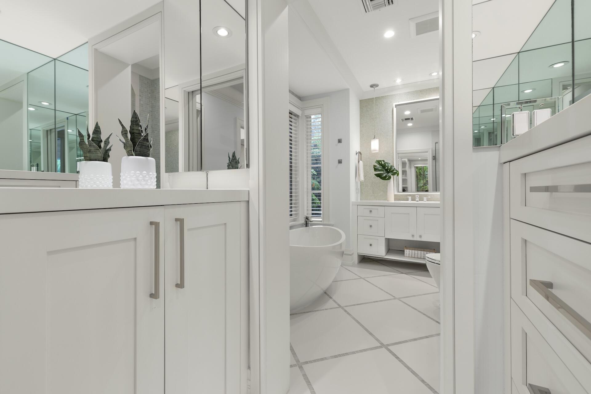 8 Osprey Drive Ocean Ridge, FL 33435 - Photo 20 of 48 Primary bath