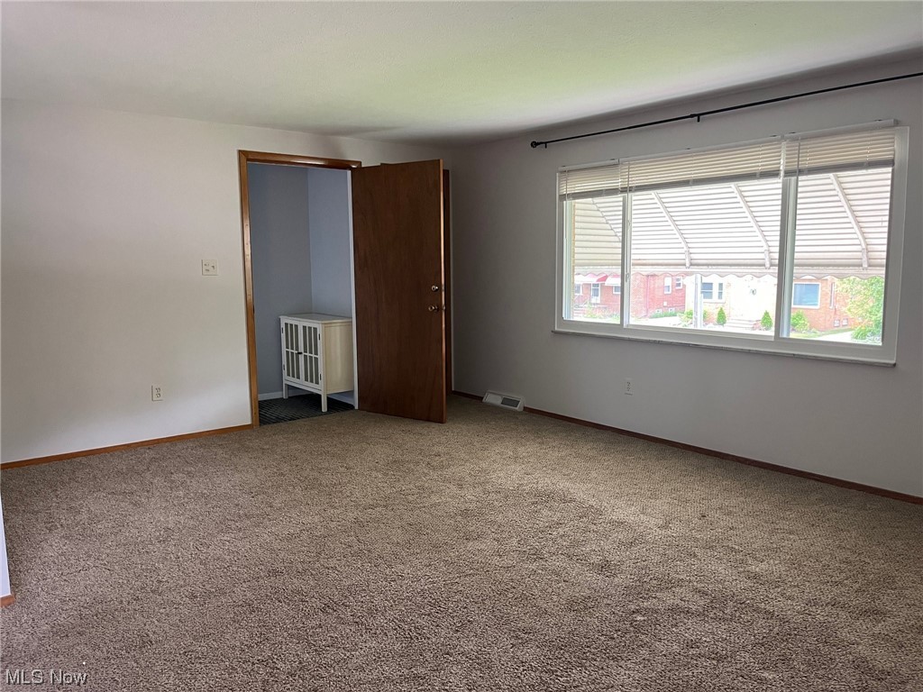 15015 Triskett Road Cleveland, OH 44111 - Photo 30 of 35 Upper living room