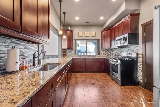 $1,100,000 | 39W599 Walt Whitman Road, St. Charles, IL 60175