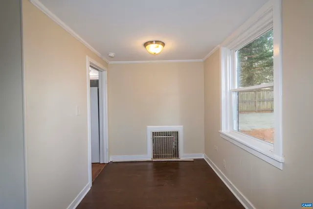 a view of entryway with livingroom