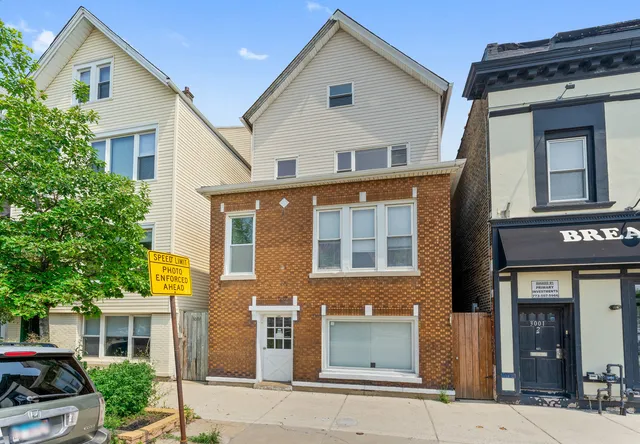 $1,800 | 3003 North Ashland Avenue, Unit 3, Chicago, IL 60657