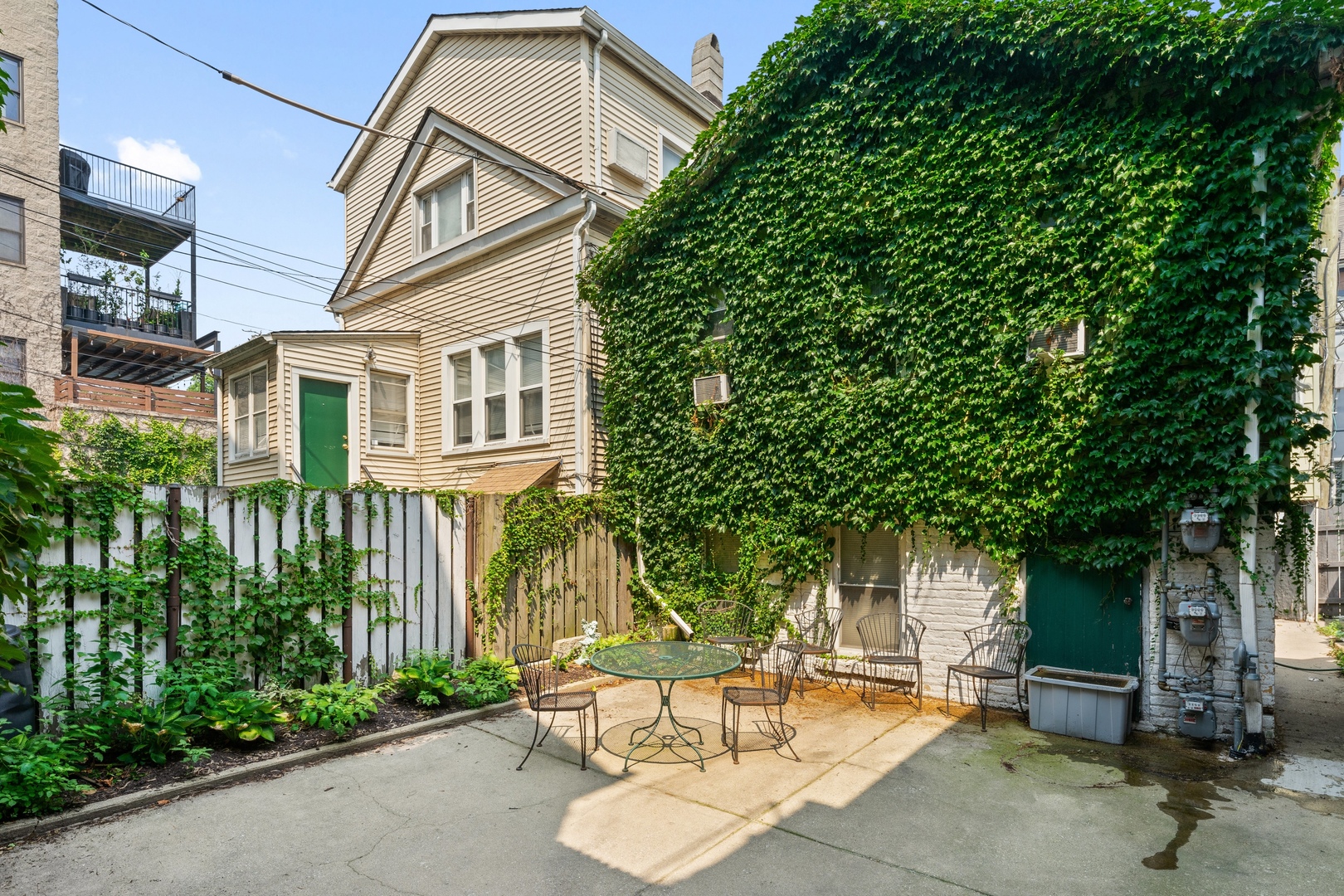 3003 North Ashland Avenue, Unit 3 Chicago, IL 60657 - Photo 14 of 14 a backyard of a house with table and chairs