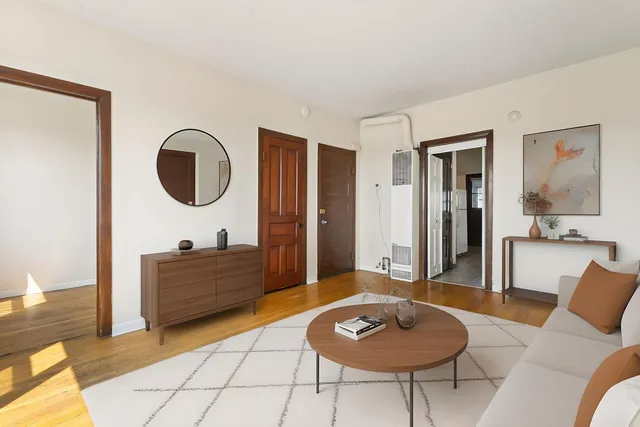 $1,800 | 3003 North Ashland Avenue, Unit 3, Chicago, IL 60657