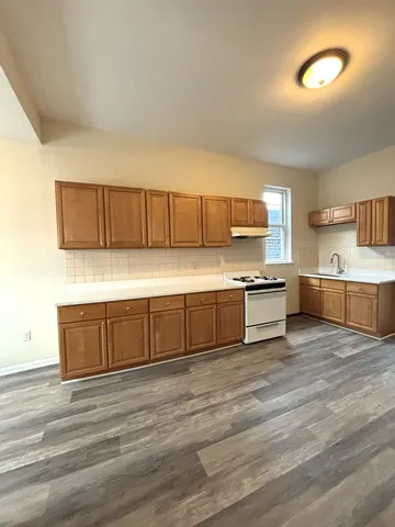 $1,800 | 3003 North Ashland Avenue, Unit 3, Chicago, IL 60657