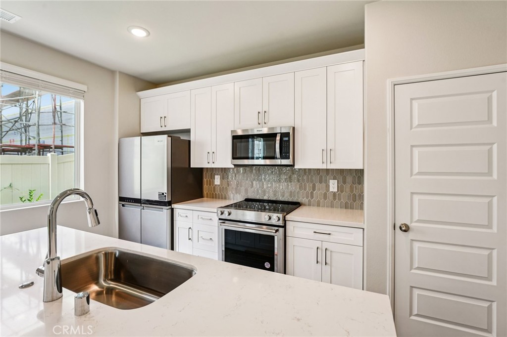 1118 Tropic Court Redlands, CA 92374 - Photo 9 of 33