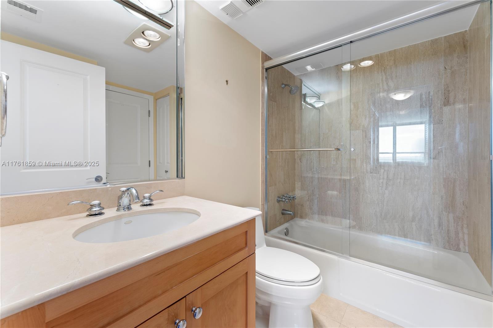 2 Grove Isle Drive, Unit B503 Miami, FL 33133 - Photo 24 of 41