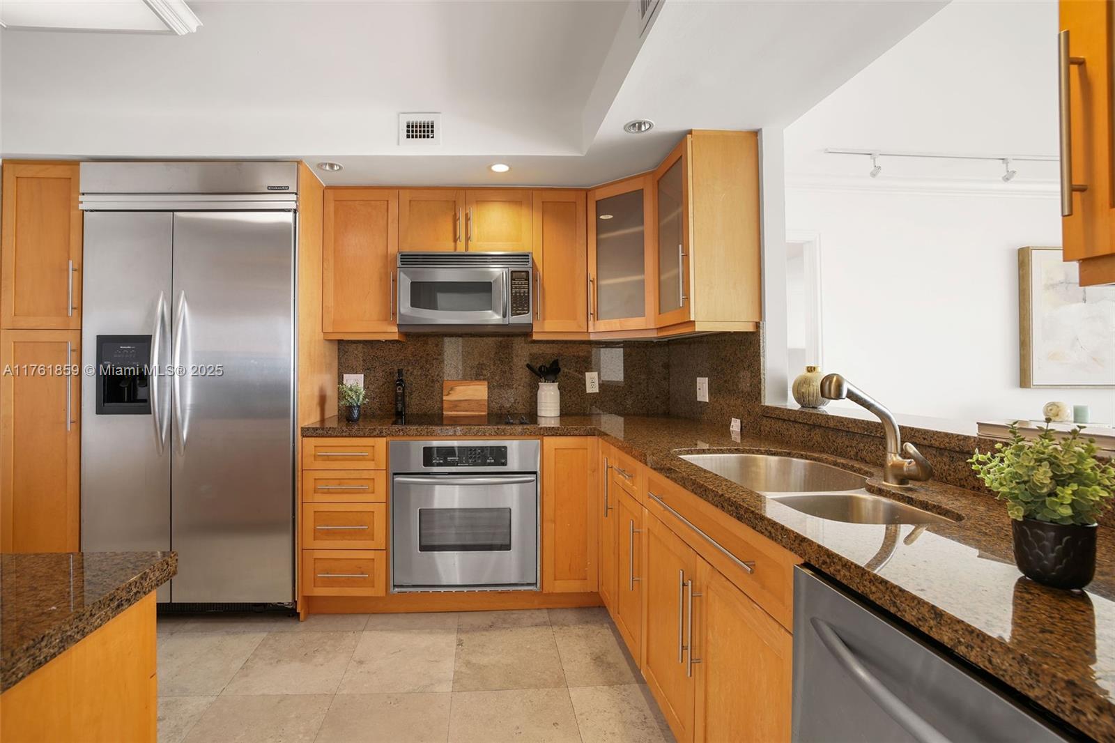 2 Grove Isle Drive, Unit B503 Miami, FL 33133 - Photo 10 of 41