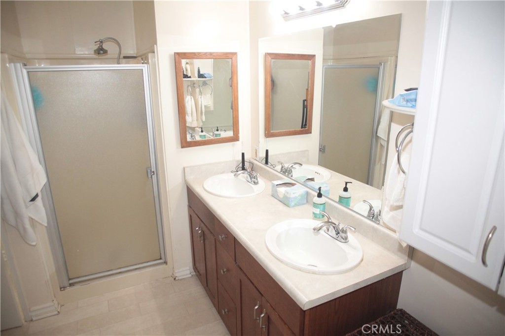 27502 Amethyst Way Castaic, CA 91384 - Photo 14 of 23 a bathroom with a sink toilet and mirror