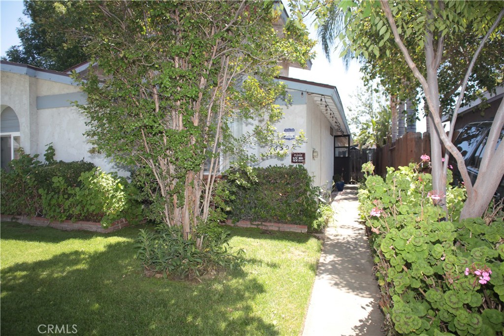 27502 Amethyst Way Castaic, CA 91384 - Photo 2 of 23 a view of a yard in front of house