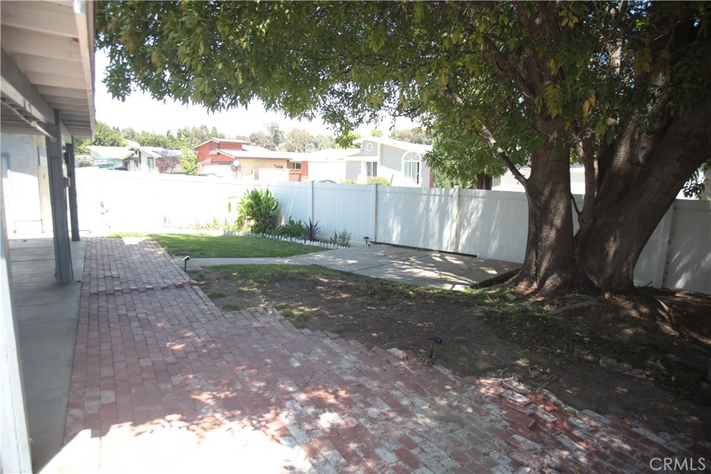 27502 Amethyst Way Castaic, CA 91384 - Photo 21 of 23 a view of a backyard of the house