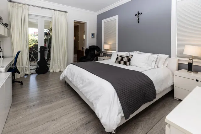 a large bedroom with bed and a table