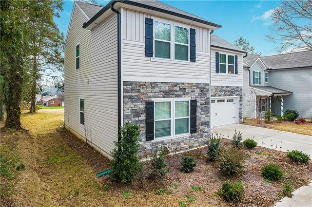 $329,500 | 4627 Shattalon Drive, Winston-Salem, NC 27106