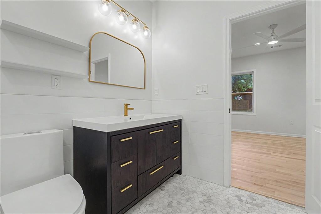 827 Elbert Street Southwest Atlanta, GA 30310 - Photo 20 of 33 a bathroom with a toilet sink and mirror