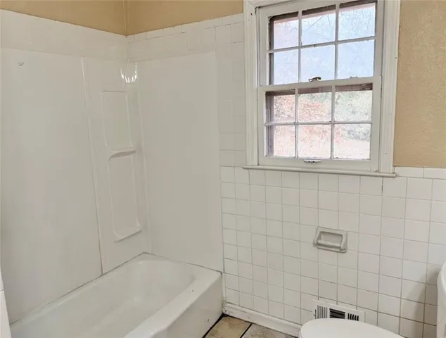 $267,900 | 8128 East 74th Street, Kansas City, MO 64133