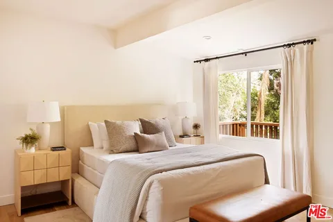 $2,999,999 | 3019 Surry Street, Los Angeles, CA 90027