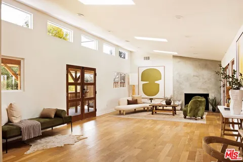 $2,999,999 | 3019 Surry Street, Los Angeles, CA 90027