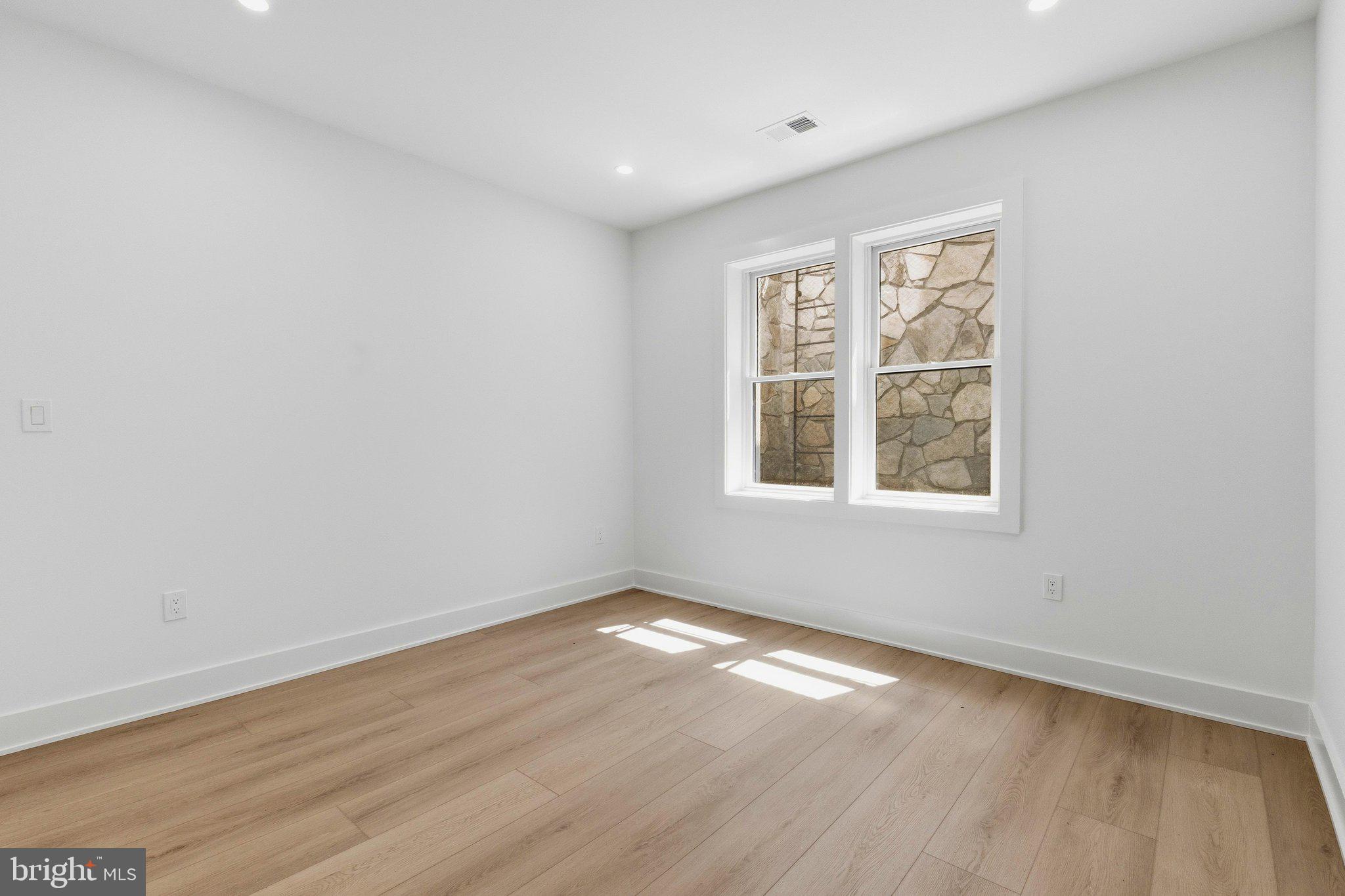 4008 Burke Station Road Fairfax, VA 22032 - Photo 36 of 41 Bedroom