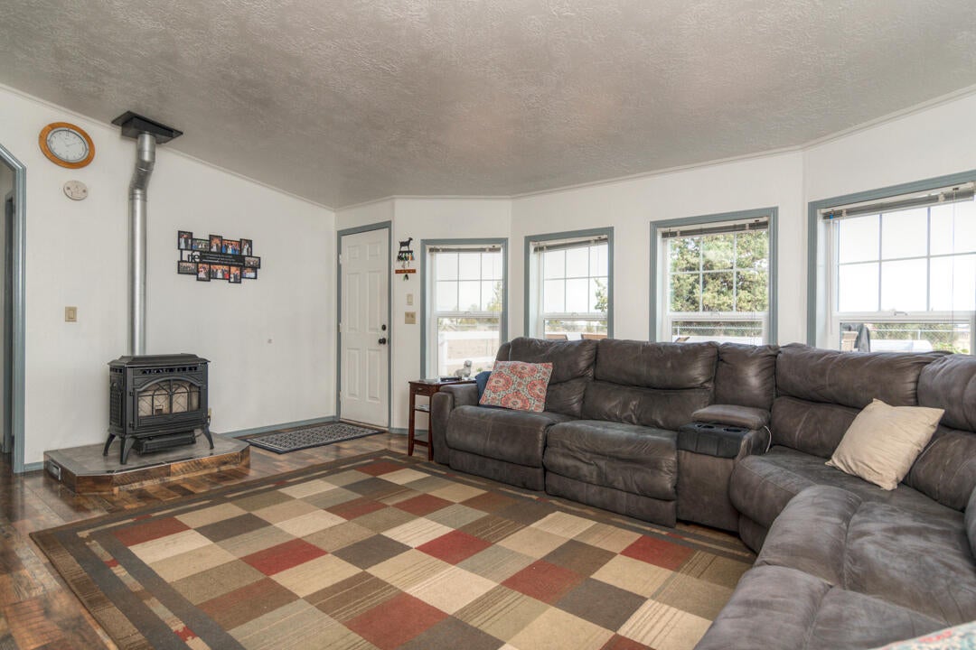 7105 Southwest Shad Road Terrebonne, OR 97760 - Photo 5 of 42 Shad Dr SW 7105 (1 of 43)